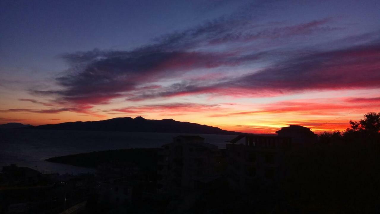 Aris Apartment Sarandë エクステリア 写真